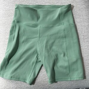 Sleek Green Women's Bike Shorts